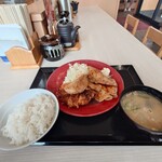 かつや - 料理写真:豚の生姜焼きとチキンカツ合い盛り定食