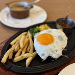 ロイヤルホスト - 料理写真: