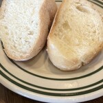 元祖パスタ食堂 - パンは普通