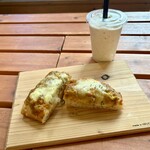 naya - オーガニックバナナジュース ＆ 自家製キーマカレーフォカッチャ