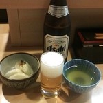 とんかつ衣浦 - ビール470円、おしんこ100円