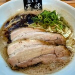 麺工房 海練 - 料理写真:豚骨ラーメン カタメ 890円