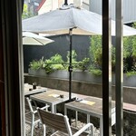 HAGI CAFE  - エントランスからのテラス席