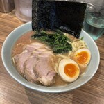 横浜ラーメン 渡来武 - 料理写真: