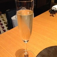 花筐 - コースについたスパークリングワイン(モンマルトル)で乾杯