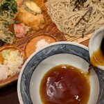 真そば 尾崎庵 - つゆを注ぐ
