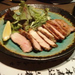 九州料理 くらら - 鹿児島六白黒豚炙り焼（モモ）