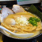 「とりそば」＋「全部のせ」。うーん、ゴージャス(^○^)