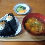 ちゅん太のおにぎり - 焼きしゃけ・きんぴらごぼう・お味噌汁