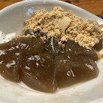 つぼみ - 本わらび餅｡艶やかでプルプルな見た目。箸で持たなくても明らかに柔らかいのがわかります。