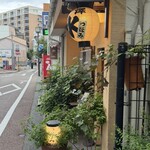 つぼみ - 提灯の灯る店先｡