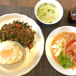 タイ食堂 アロイアロイ_0