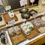 味のばくだん - 本日のおむすびが 並んでいます ٩(๑❛ᴗ❛๑)۶