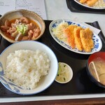 百万石 - 料理写真:もつ煮ハムカツセット980円