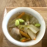 カフェプラスケーキ ククー - 白菜・キノコ・ベーコンのスープ