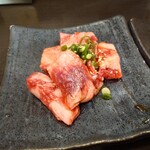 とんちゃん亭 - 和牛中落ちカルビ 890円