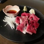 串揚げ＆心意気izakaya あしらい - 牛コウネ炙り刺し