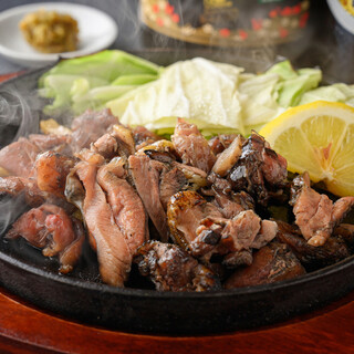 宮崎地鶏「地頭鶏（じとっこ）」のもも焼きや鳥刺しを堪能