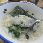 五福参鶏湯 - あわび粥は香ばしい香りが食欲をそそって食欲がない時でもついついペロリと食べれてしまいます。
            
            