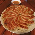 カヌーズ バー タカサキ - 今夜はみんなで餃子