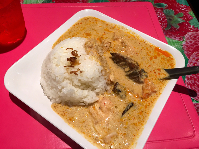 Casual Thai Kaosan Kaa