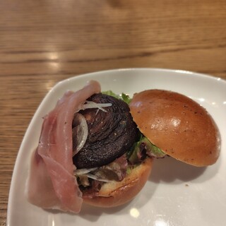 ibis cafe_1