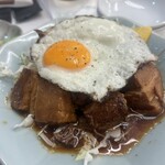 大衆食堂ニューヘイロー - 豚角煮エッグ