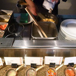 ザ・リッツ・カールトン沖縄 - 朝食／オムレツ、ミニフライパンにトッピング、これかわいい〜♪