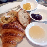 ザ・リッツ・カールトン沖縄 - 朝食／パン