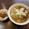 らーめん木陰 - 料理写真:塩ラーメン、海老ワンタン、生姜丼