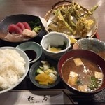 松島 - 春の山菜天ぷら定食 お刺身付き
            
            天ぷらはボリュームもあってサクサク
            お刺身も美味しかった(^o^)