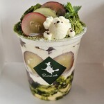 スイッチカフェ - 料理写真:抹茶とぶどうのパフェケーキ