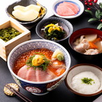 居酒屋 三つ鉢 - 大間鮪と青森サーモンの彩り御膳（3営業日前まで要予約）