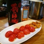 居酒屋 兀突骨 - 赤『蔵の師魂』、プチトマトとスモークチーズ盛り
