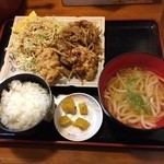 古都うどん店 - スタミナ唐揚げ定食

生姜焼と唐揚げの定食。
唐揚げもジューシーでおいしく頂きました (*´ڡ`●)
