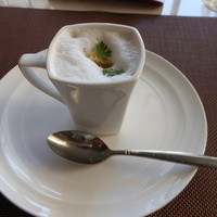 ラ ヴォワール - スープのカプチーノ仕立て