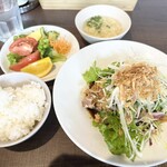 青山シャンウェイ - 柔らか蒸し鶏とセミビュッフェ