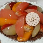 FLO プレステージュ - 料理写真:桃と苺のタルト（紅茶ダマンド）　＠￥1,393円