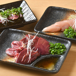 三重県産“錦爽どり”を珍しい刺身や多彩な食べ方で満喫◎