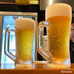糸 - 生ビールの中ジョッキと大ジョッキ