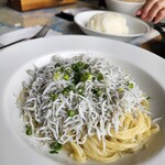 ヘミングウェイ - 釜揚げしらすのペペロンチーノ