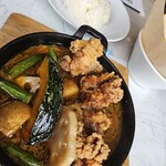 ヘミングウェイ - 唐揚げのスープカレー