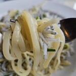 ヘミングウェイ - 釜揚げしらすのペペロンチーノ