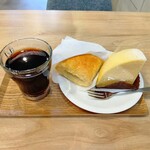CLIMAT - 料理写真:パイとズコットチーズケーキと黒ウーロン茶