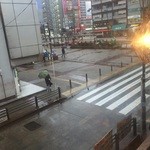 丸冨水産 - ♪あなたの幻 消すように
私も今日は そっと雨♪～