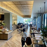 Italian Restaurant ONIRICO - 開放感溢れる店内だ〜
