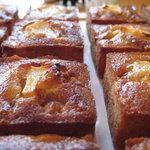 ベイクス - 焼きたての「アップル・キューブケーキ」