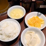 陳家私菜 - ご飯とスープにお漬物
