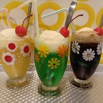 ホルモン食堂食樂 - クリームソーダ