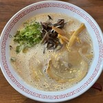 福岡博多屋台 よかろーもん - 料理写真:豚骨ラーメン